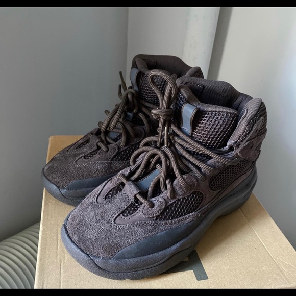 Yeezy desert boot OIL - Picture 1 of 2